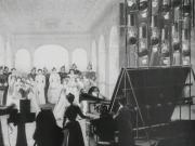 Alice Guy tourne une phonoscène sur la théâtre de pose des Buttes-Chaumont