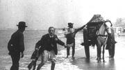 De mésaventure van een Fransch heertje zonder pantalon aan het strand te Zandvoort